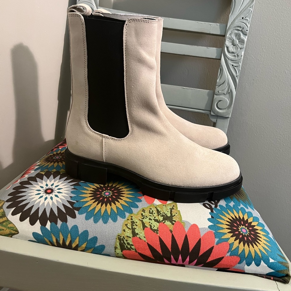 Cruz’s Tendencia Chelsea Boots.